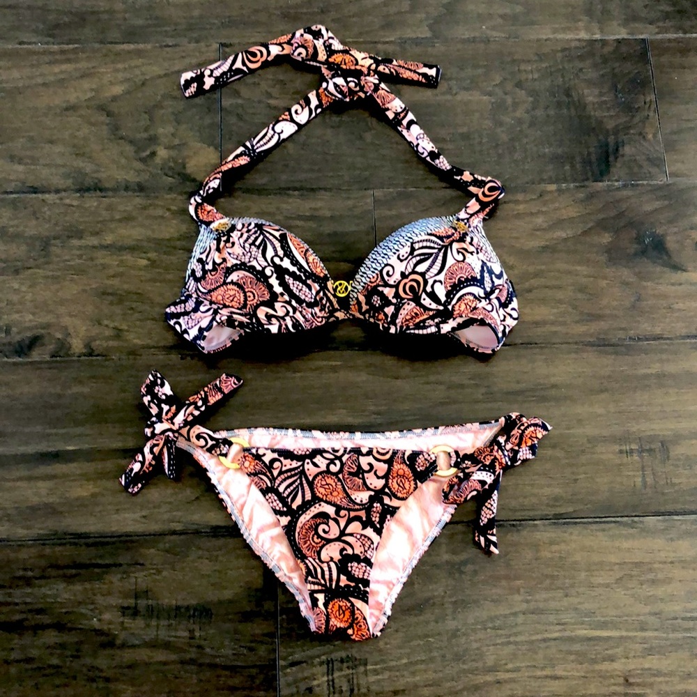 VICTORIA’S SECRET SWIMSUIT TOP- GET BOTTOM FREE